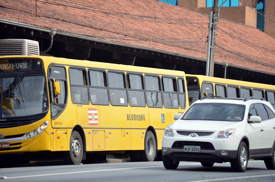 Três linhas de ônibus têm mudança no itinerário devido às chuvas