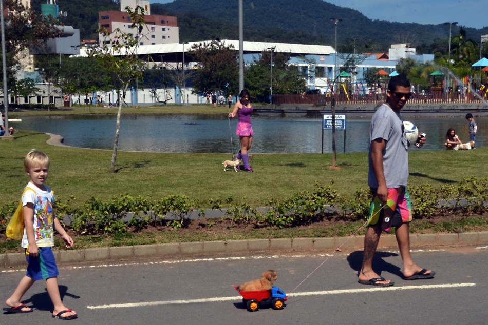 Cães lotam Parque Ramiro Ruediger em evento inédito na cidade