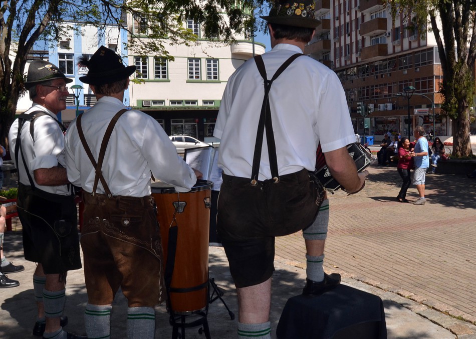 Tradicionais retretas agitam o centro da cidade