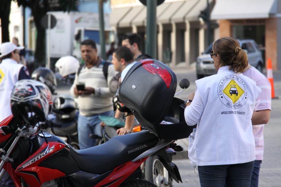 Escola Pública de Trânsito realiza ações voltadas aos motociclistas