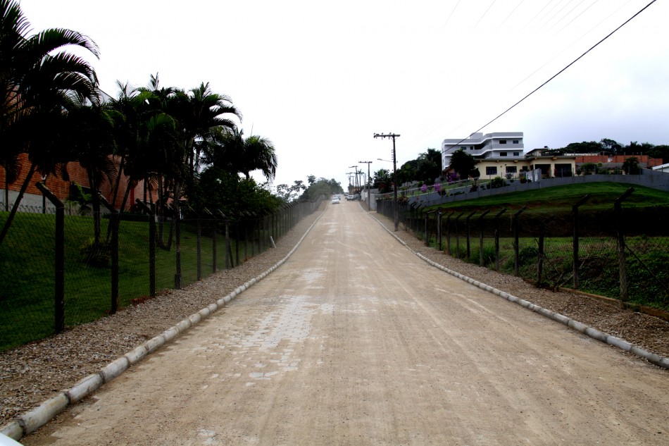 Prefeitura entrega mais duas ruas pavimentadas neste sábado
