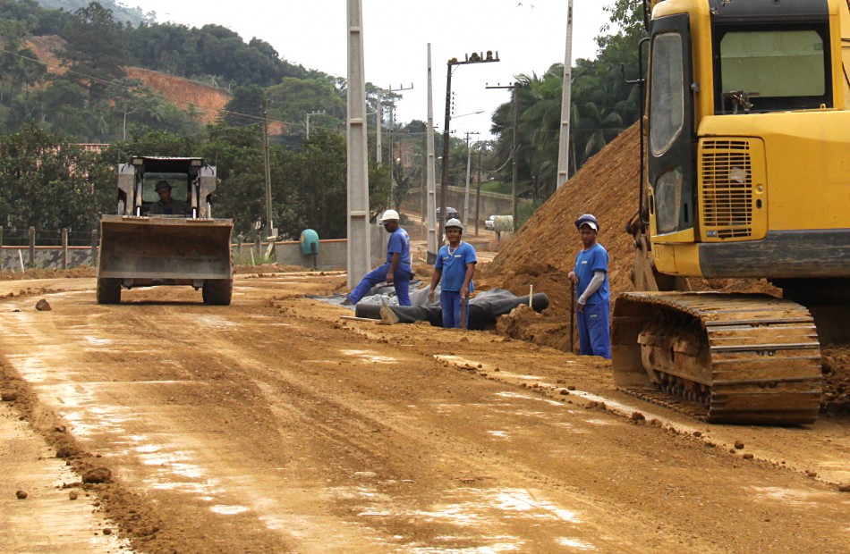 Obras na Johann Hadlich se concentram na drenagem e terraplanagem