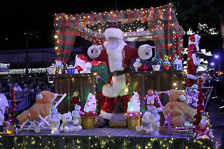 Desfile de Natal altera trânsito na rua Alberto Stein neste domingo