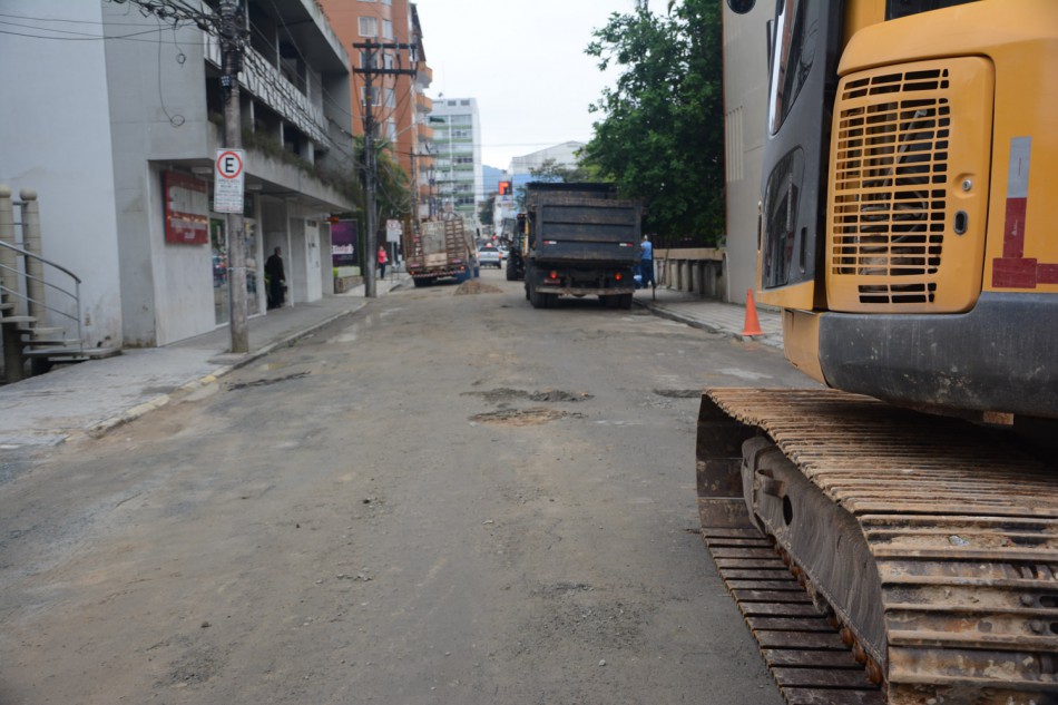 Samae inicia obras de asfaltamento da rua Ângelo Dias, no Centro