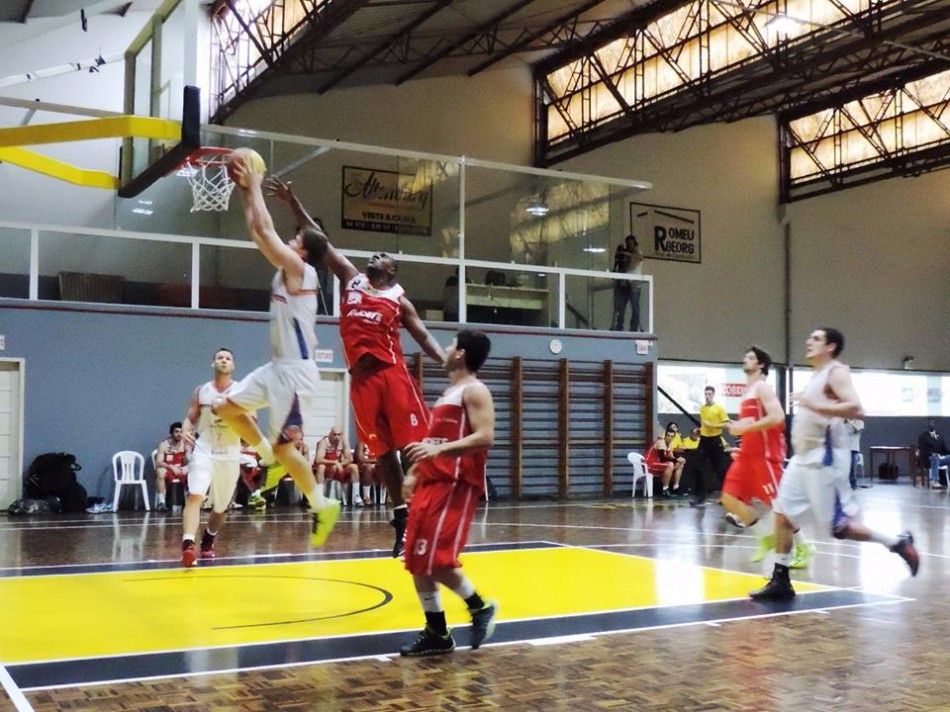 Basquete de Blumenau preparado para etapa final do Catarinense