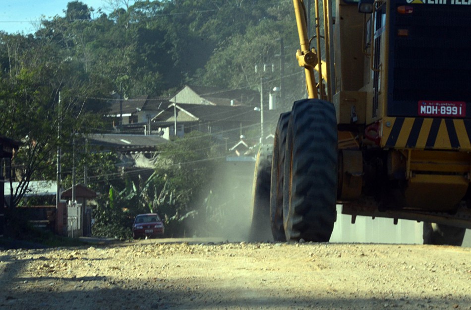 Intendência da Vila Itoupava intensifica serviços de macadamização 