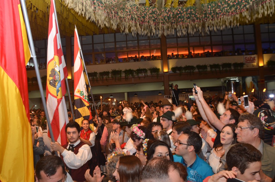 Primeiro dia da 32ª Oktoberfest registra aumento de 24% no público