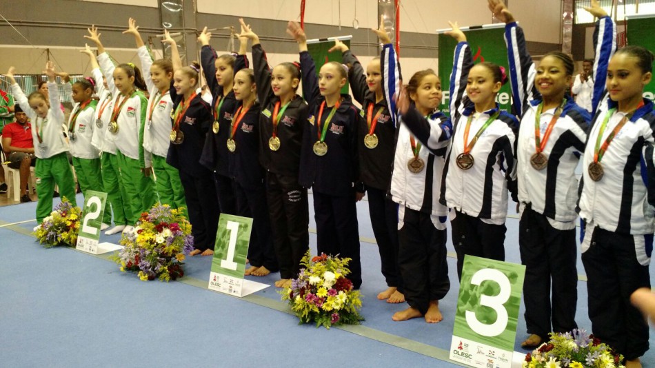 Ginástica artística de Blumenau em primeiro lugar geral na Olesc