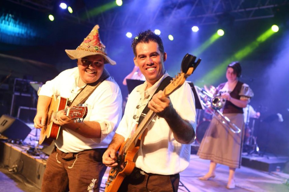 Banda do Barril e Cavalinho agitam a segunda semana de Sommerfest