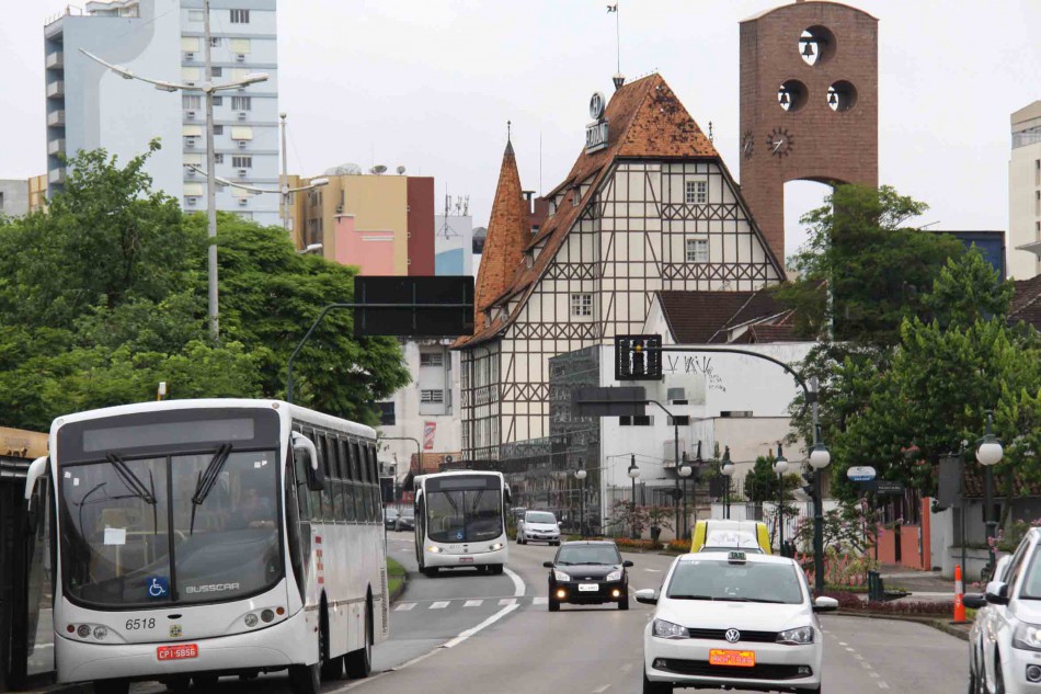 Transporte coletivo opera com linhas e horários especiais nesta segunda-feira