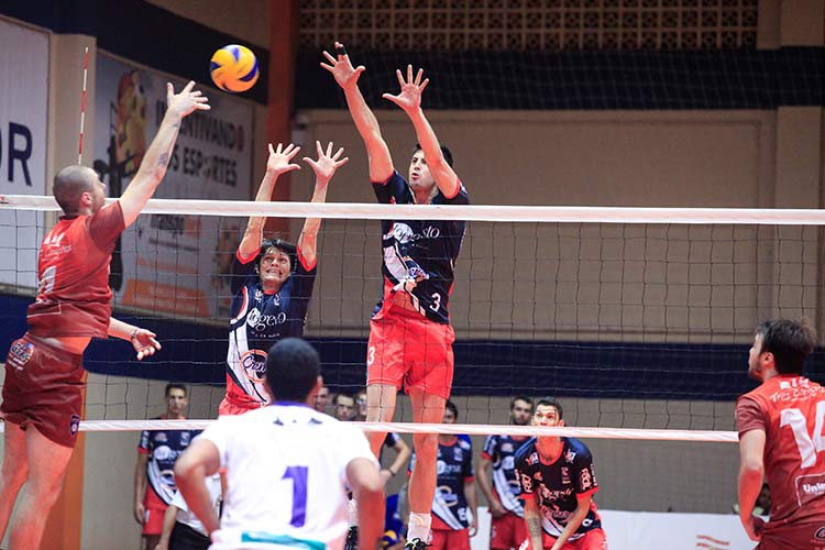 Vôlei masculino de Blumenau vence São Paulo pela Superliga B