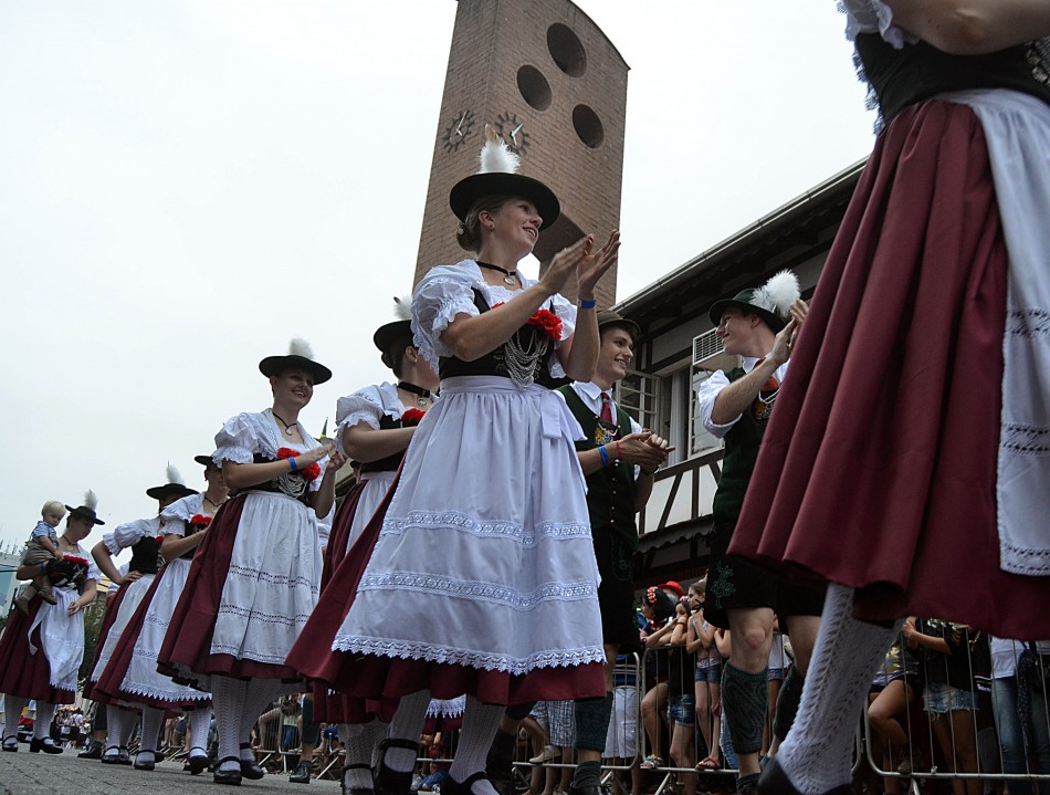 Grupos apresentam propostas para desfilar na Oktoberfest