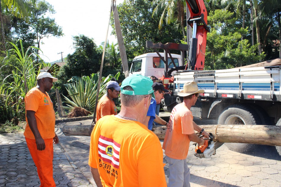 Serviços Urbanos realiza troca de passarela no Salto do Norte