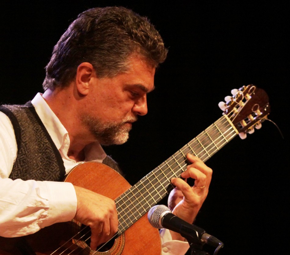 Marcus Llerena traz sua música para Blumenau