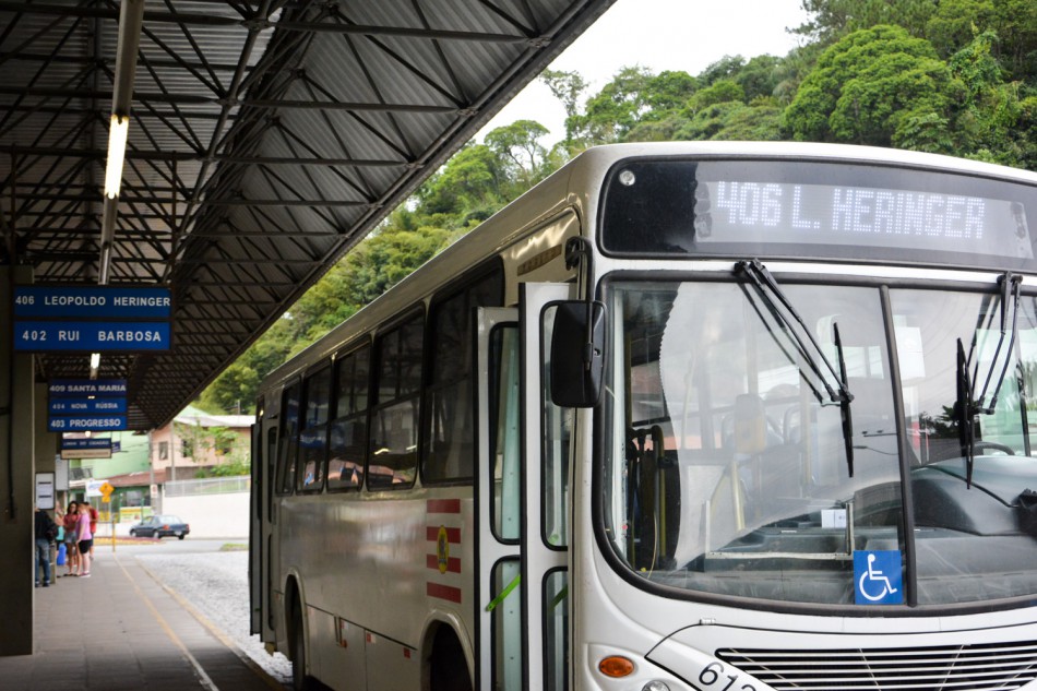 Linhas 406 e 408 voltam a operar em seus trajetos originais