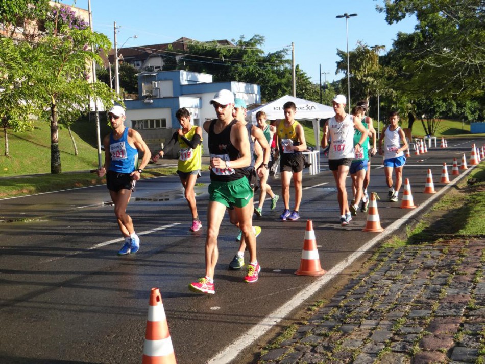 Mais de 60 atletas participam do 30º Festival de Marcha