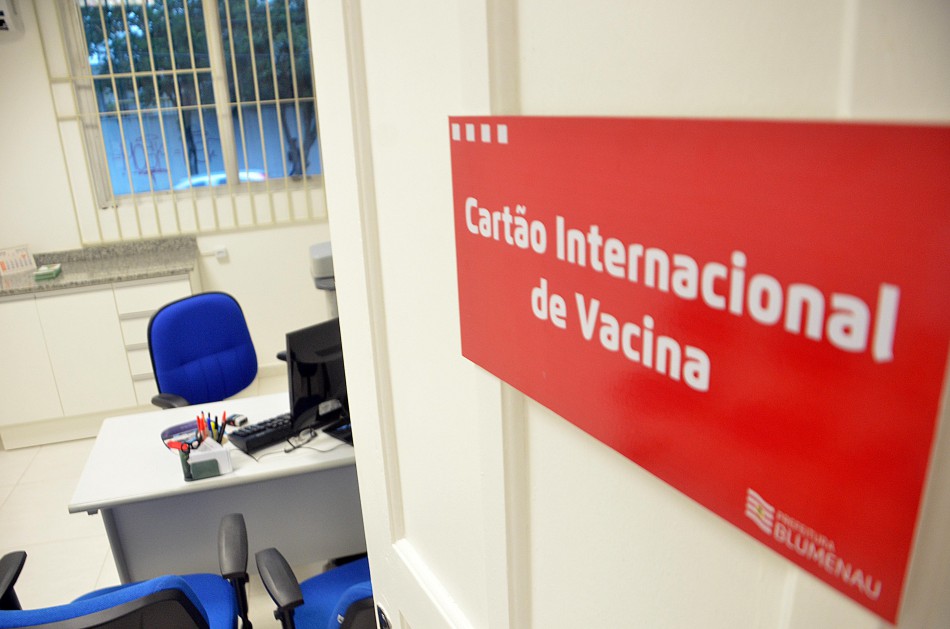 Blumenau ultrapassa 850 certificados de vacinação emitidos para viajantes 