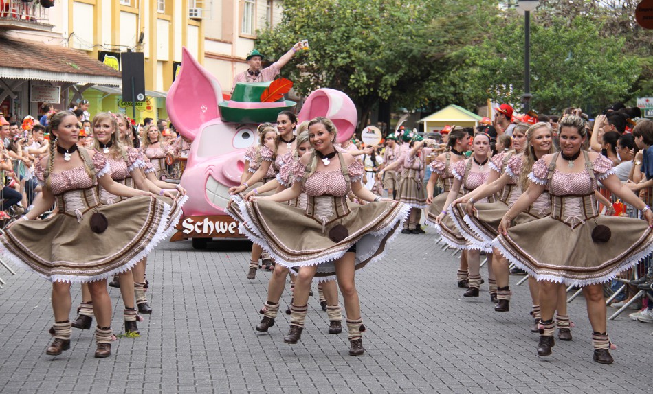Inscrições para grupos que desejam desfilar na Oktoberfest são prorrogadas