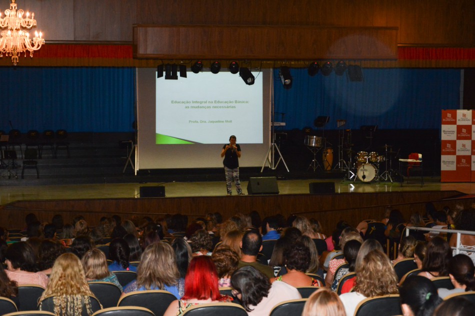 Formação marca abertura do ano letivo na rede municipal de ensino