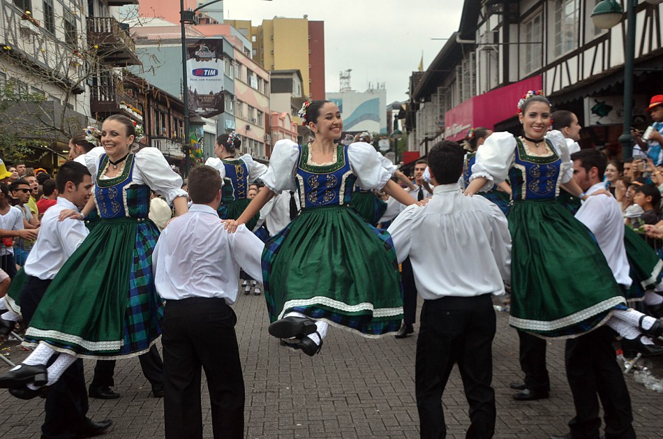 Primeira reunião do desfiles da 33ª Oktoberfest será amanhã, dia 21