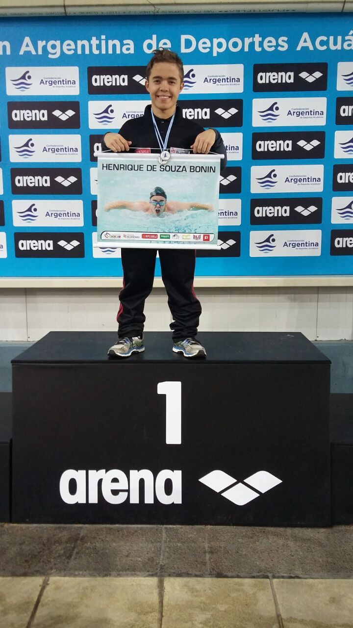 Paratleta blumenauense conquista três medalhas no Open Internacional de Natação