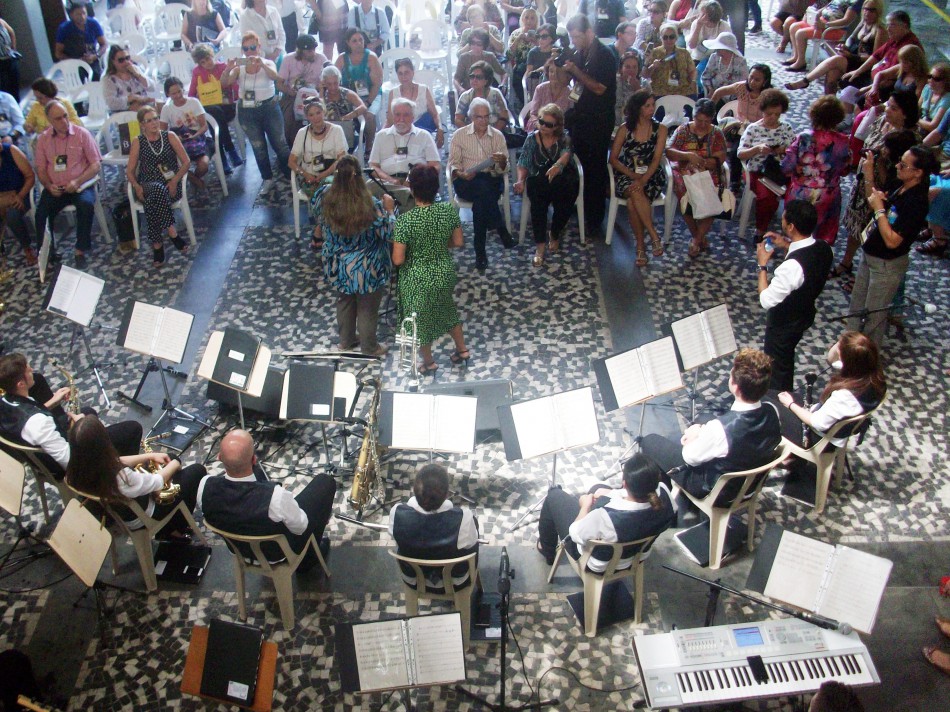 Escritores 'sem fronteiras' elogiam Fundação Cultural