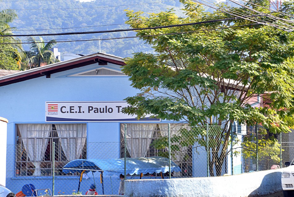 CEI Paulo Tallmann promove bazar de tecido para cortinas neste sábado