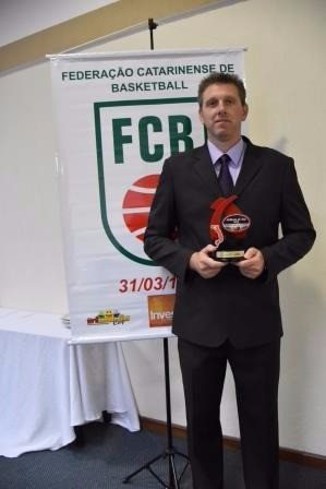 Blumenau é premiada nos melhores de 2015 da Federação de Basquete