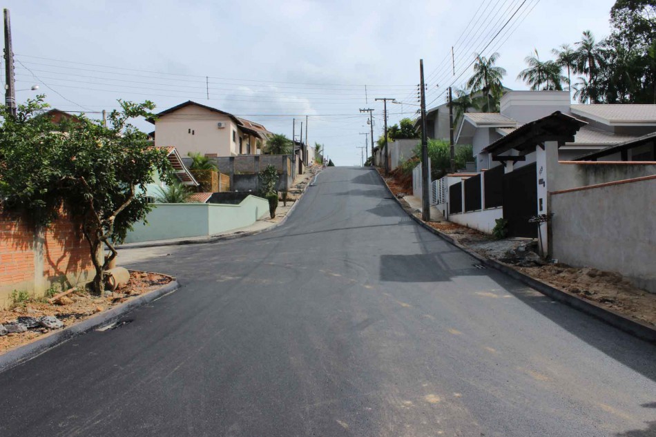 Prefeitura executa novo asfalto e entrega pavimentações neste sábado