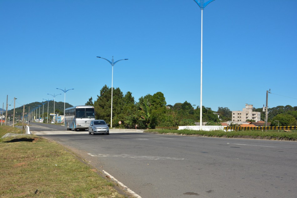 Trânsito da Via Expressa é liberado próximo às obras no viaduto