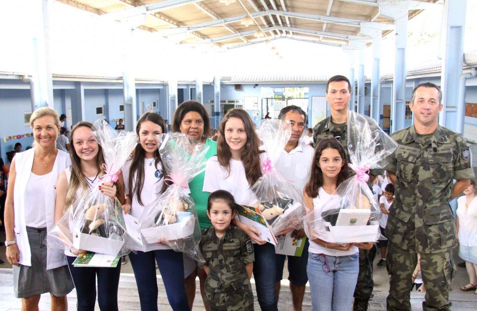 Estudantes da EBM Visconde de Taunay recebem prêmio