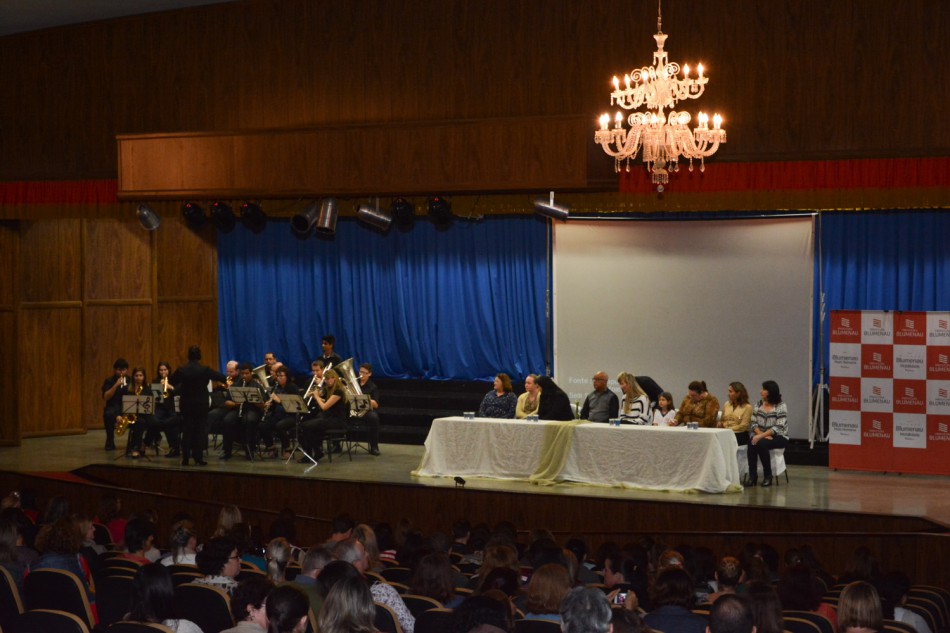 Participação dos pais na escola fortalece desenvolvimento dos filhos