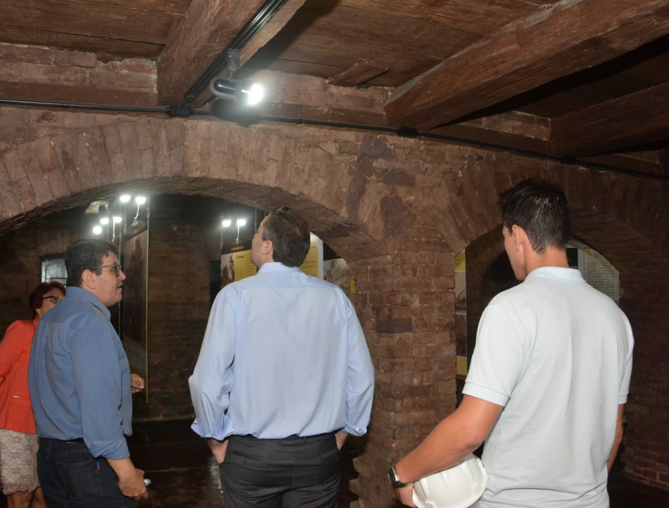 Napoleão Bernardes visita espaços da Fundação Cultural