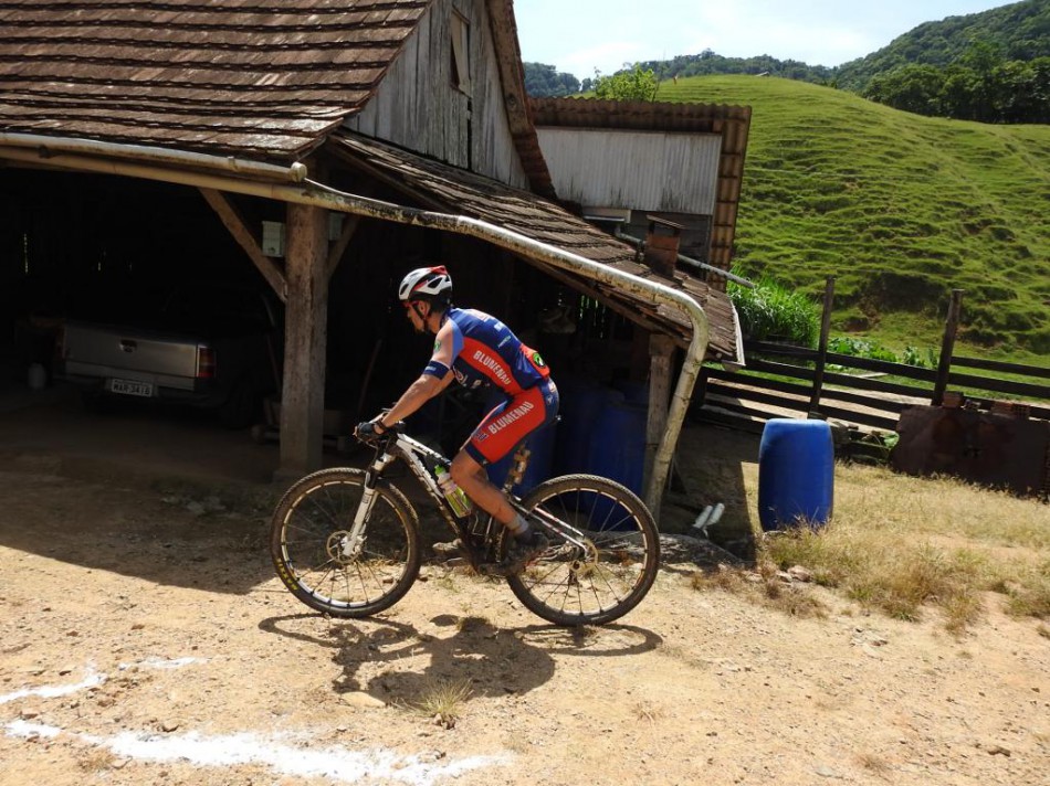 Blumenau com bons resultados no Desafio das Rochas de ciclismo