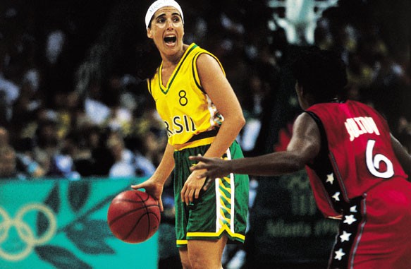 Partida da Liga de Basquete Feminino tem atração especial em Blumenau