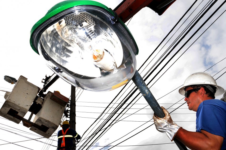 Prefeitura realiza modernização da iluminação na Rua Johann Ohf