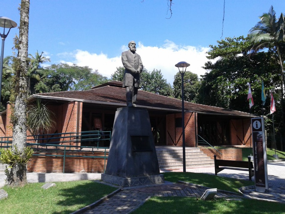 Mausoléu é palco para homenagens ao fundador