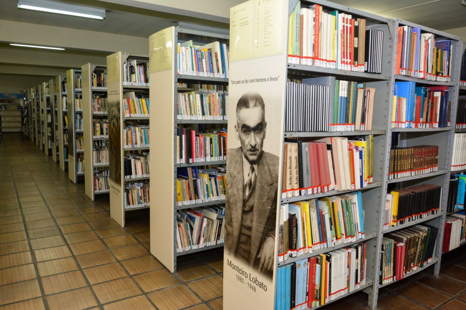 Biblioteca Fritz Müller promove semana para troca de livros