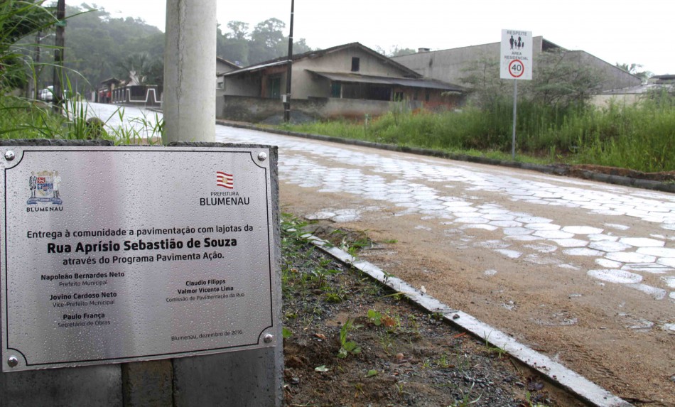 Prefeitura contempla 850 metros de novas pavimentações nos bairros