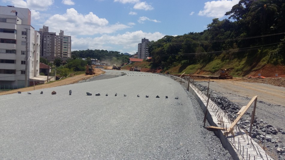 Asfalto é próxima etapa das obras na Rua Humberto de Campos