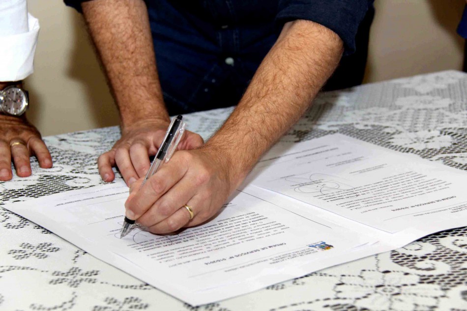 Prefeitura assina ordem de serviço para pavimentação de três ruas