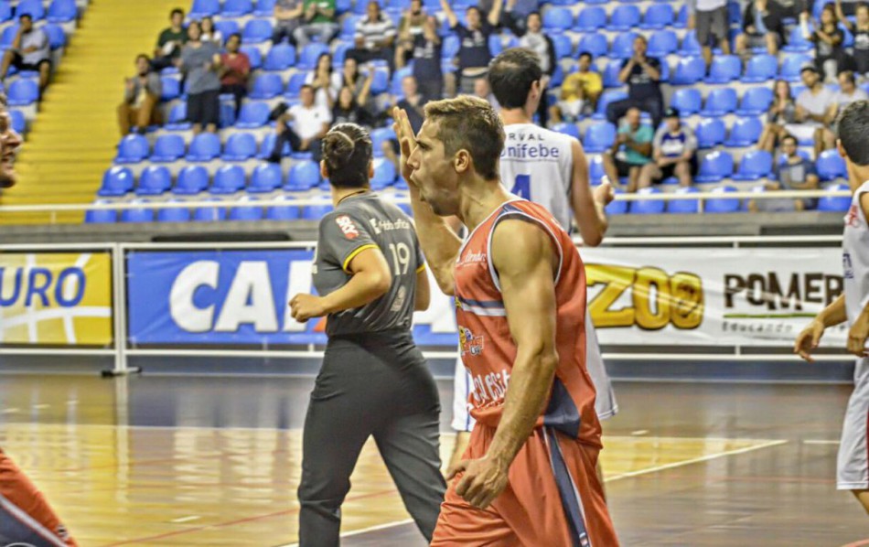 Basquete vence clássico contra Brusque pela Liga Ouro