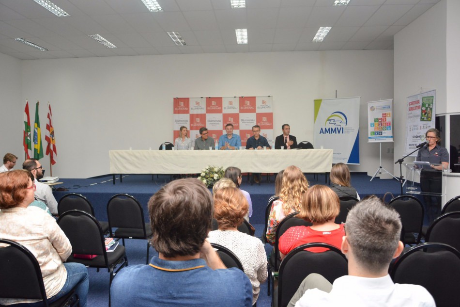Evento oficializa adesão de Blumenau ao Movimento Nós Podemos