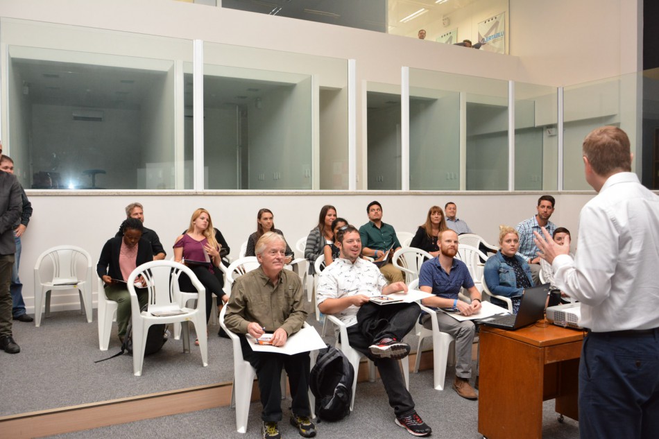 Estudantes de universidade da Flórida visitam a Prefeitura