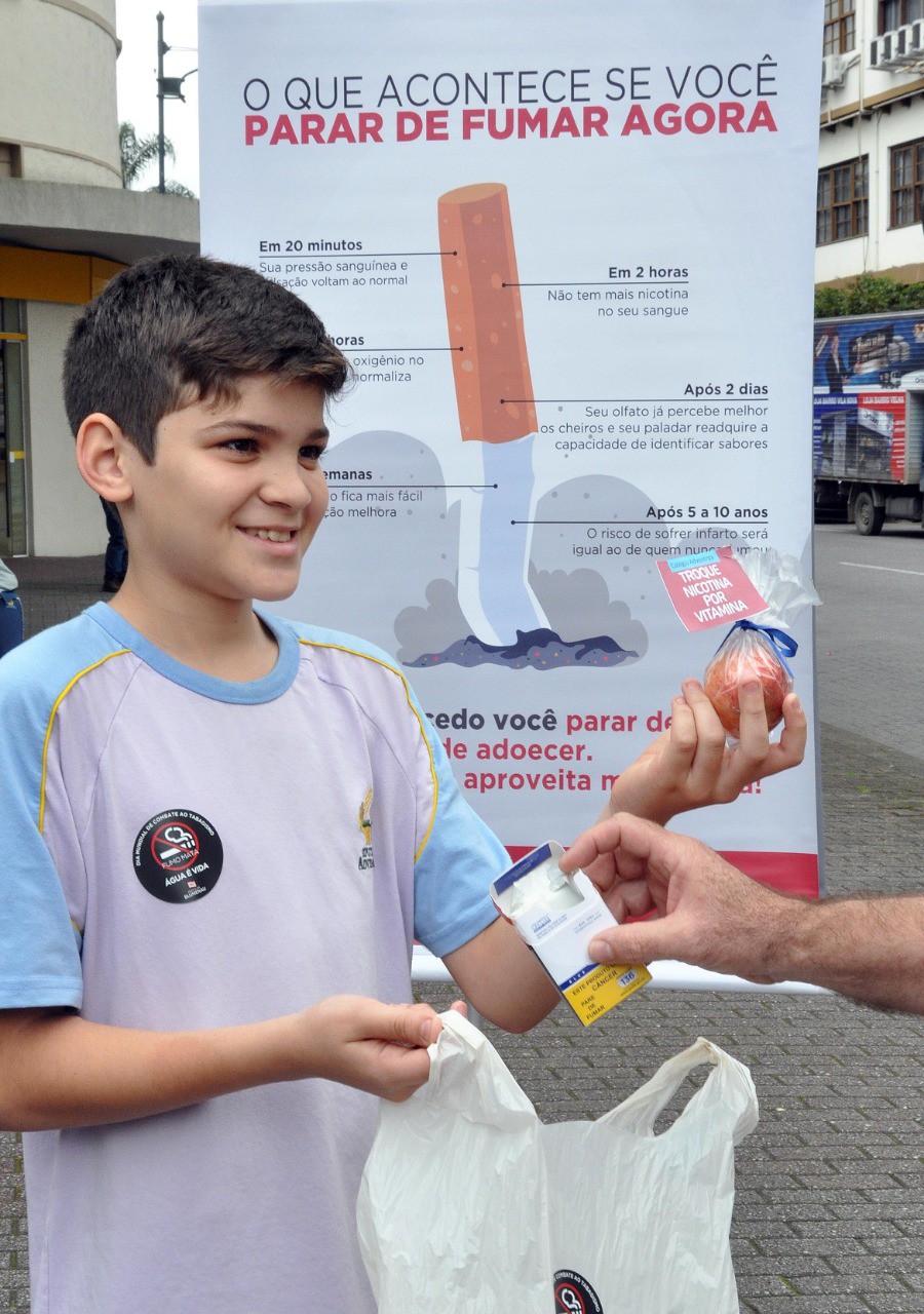 Dia Nacional de Combate ao Fumo tem ação de conscientização na Praça Dr. Blumenau