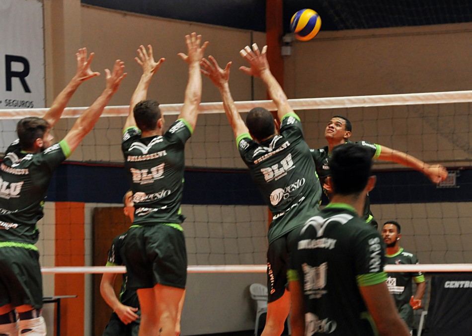 Vôlei masculino de Blumenau enfrenta Jaó-GO nesta sexta-feira