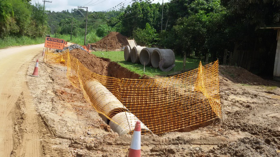 Prefeitura executa etapa de drenagem na Rua Bernardo Scheidemantel