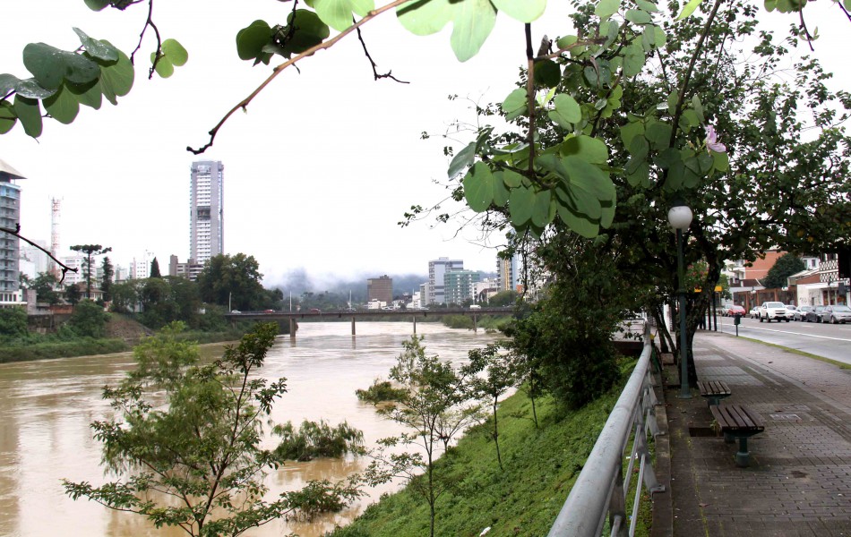 Rio segue subindo em Blumenau