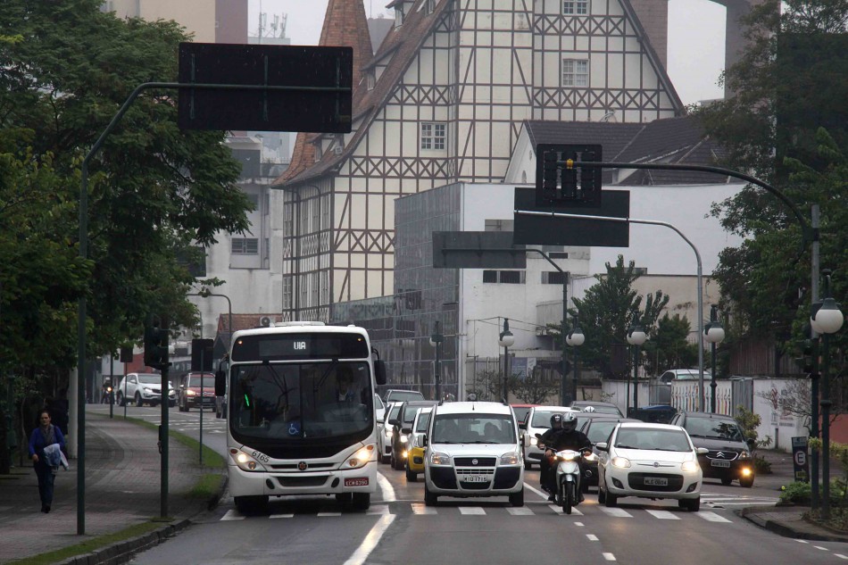 Linhas 101 e 111 voltam a operar normalmente