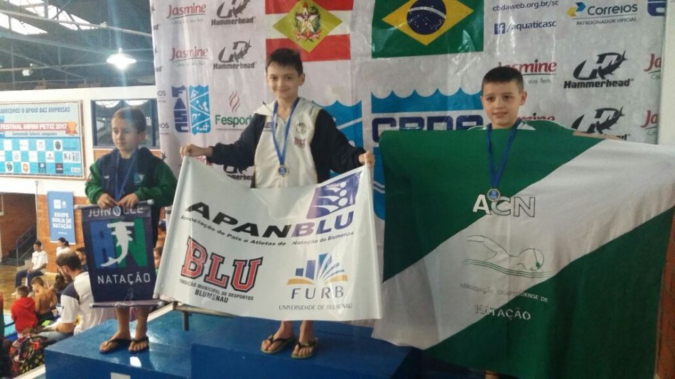 Natação conquista duas medalhas de ouro em competição estadual